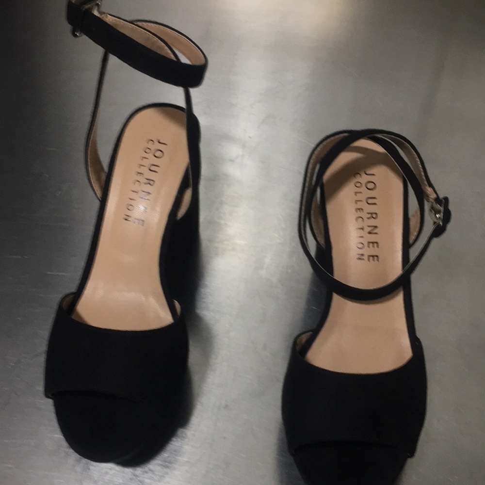 New WB Woman’s Journee Collection Black Heeled Sandals - Picture 5 of 8